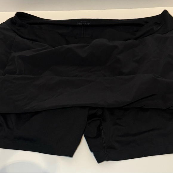 Nike dry fit Xl skirt with built in shorts - Picture 9 of 10